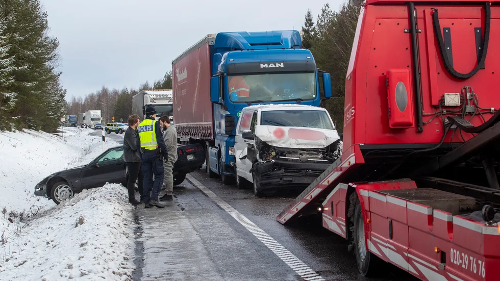 Olyckan på riksväg 50 skapade långa köer i södergående riktning.