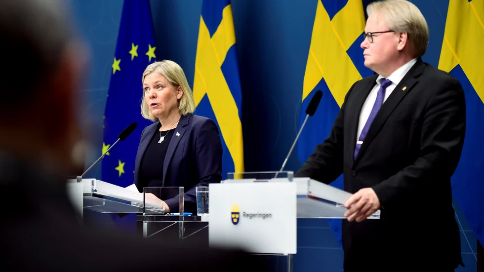 Statsminister Magdalena Andersson och försvarsminister Peter Hultqvist borgar för en stabil säkerhetspolitik.