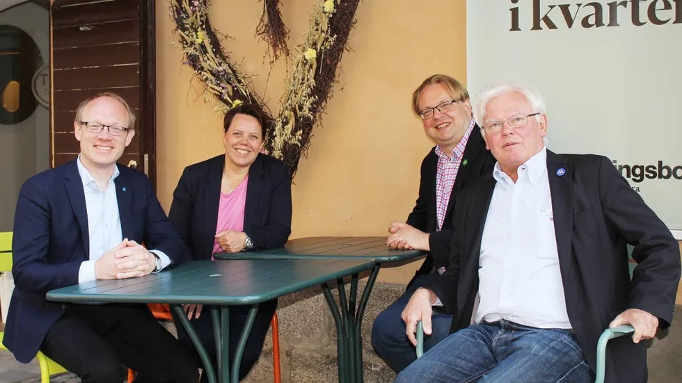 Tre M-politiker och en KD-politiker presenterade sin gemensamma budget i Knäppingsborg på måndagsförmiddagen.