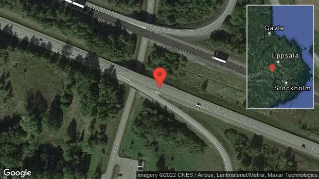 Personbil stillastående på E18