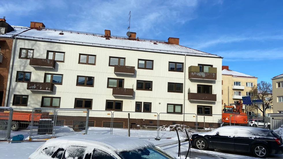 I dagsläget har hyreshuset 13 lägenheter. Efter renovering kommer det rymma 15.