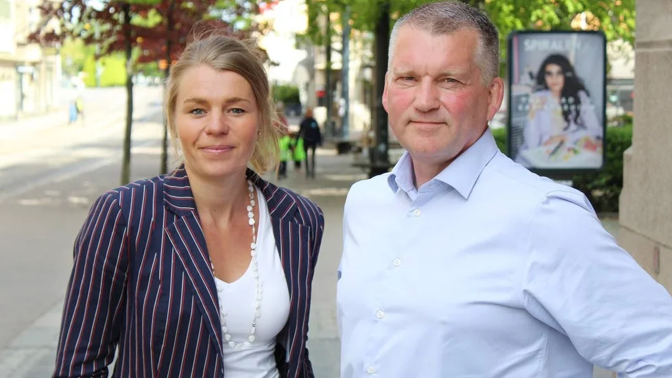 Moderaterna Sophia Jarl och Ronny Ståhling vill se flera insatser för att öka tryggheten i skolan.