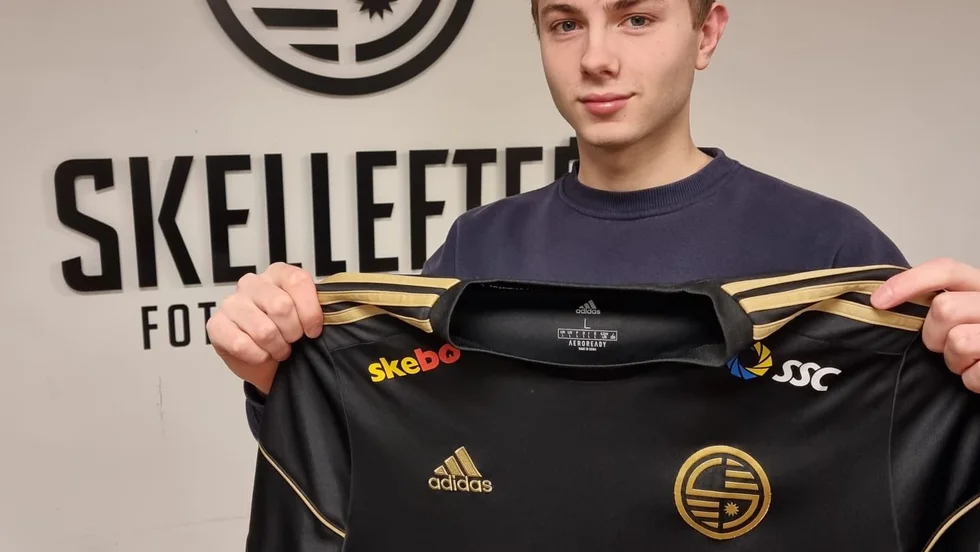 Ruben Smith flyttas upp från juniorleden.