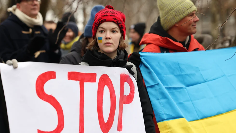 "Vi har alla vänner och släktingar i Ukraina. Det ä extremt smärtsam att se på", säger Marina Slashcheva.
