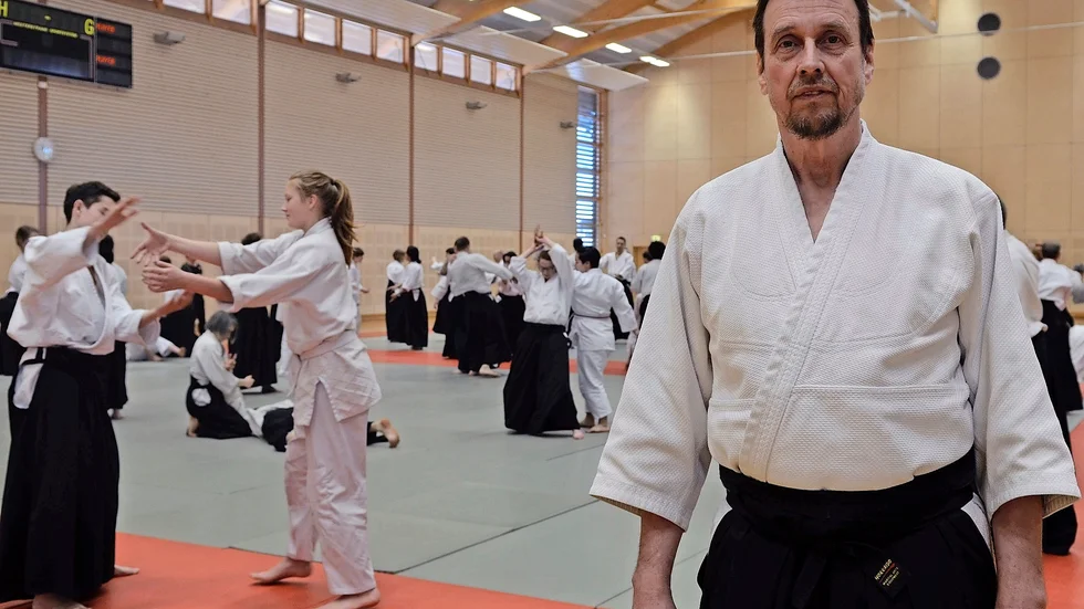Stort läger. Rabbe Anklew och Skellefteå Aikidoklubb arrangerar Sverigeläger under den är veckan. Det är historiskt eftersom det är första gången ett sånt här läger arrangeras norr om Uppsala. Foto: Adam Savonen.