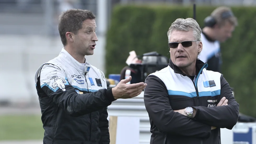 Besvikelse. Robert Dahlgren fick bryta första heatet i säsongens näst sista deltävling av STCC. Foto: Claudio Bresciani/TT.