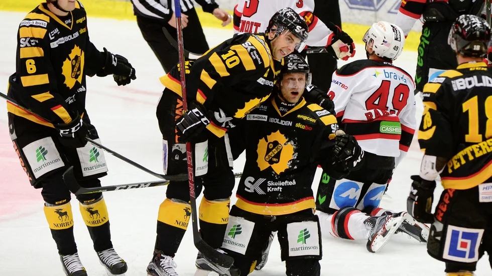 Superduo. Jocke Lindström och Oscar Möller jublar. Foto: Robert Granström/TT.