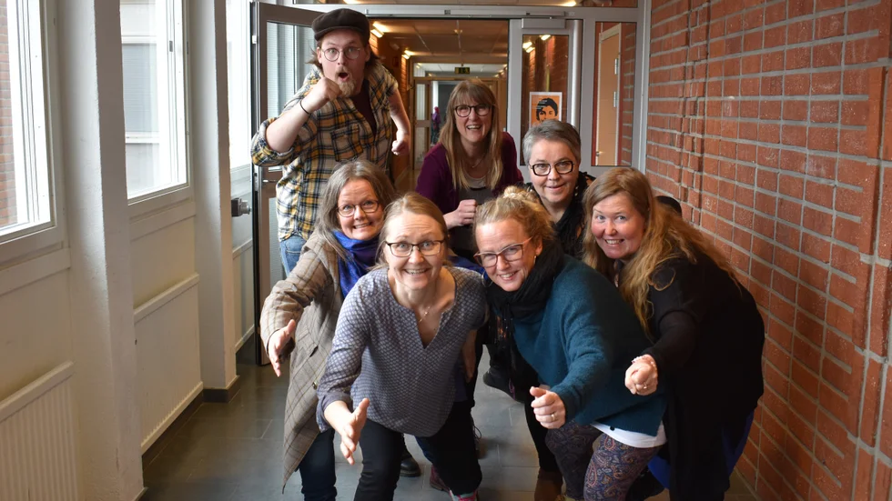 Sju berättare Anna Hällgren, Anna Sundqvist, Ulrica Rauhala, Rose-Marie Lindfors, Åsa Lindström Öberg, Anita Risberg, Simeon Da Costa Maya. Foto: Jacob Stephenson.