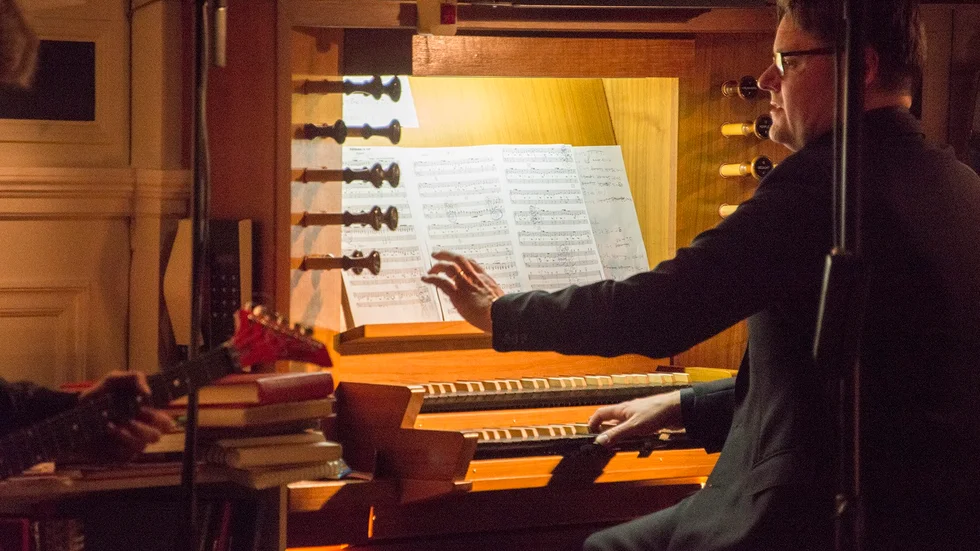 Hög hastighet. Snabbt gick det över tangenterna när Markus Wargh framförde såväl Bach som improvisation.
