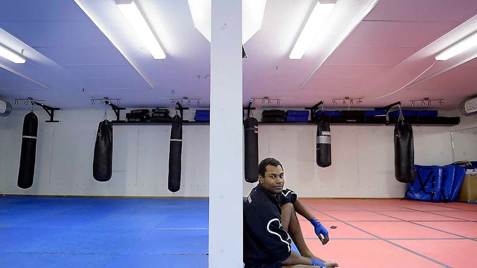 Gamla hemmaplanen. Douglas Hansson på tillfälligt besök i Skellefteå Kickboxnings lokaler. I vanliga fall tränar han på kända gymmet Allstar Training Center i Stockholm.