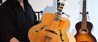 Föreläste om gitarrer