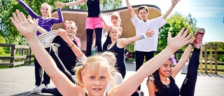Se barnens dansuppvisning