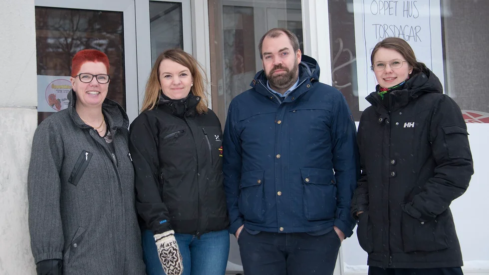 På plats. Kommunalråd Lotta Åman (S) tillsammans med sina partikamrater tillika riksdagsledamöter Ida Karkiainen, Fredrik Lundh Sammeli och Emilia Töyrä. ”Majoriteten i riksdagen vet att det finns en biltestindustri, men många vet inte omfattningen av det”, säger Lundh Sammeli. Foto: Malin Johansson