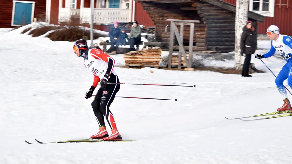 Höll undan. Hannes Boström höll undan för Joel Bodén på upploppet i Malmstråket. Foto: Roger Lindström.