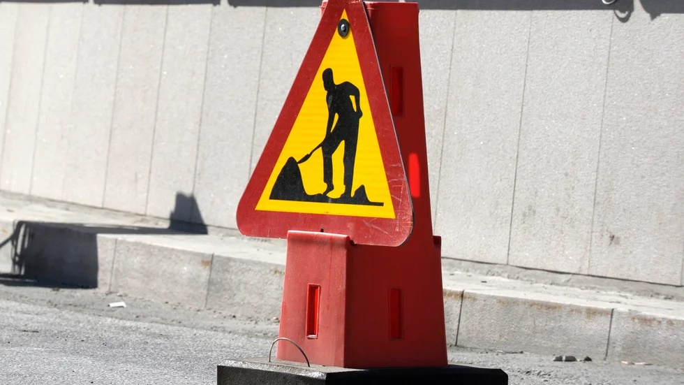 Broräcket ska repareras på E4. Tills arbetet är klart kommer ett körfält att vara stängt. 