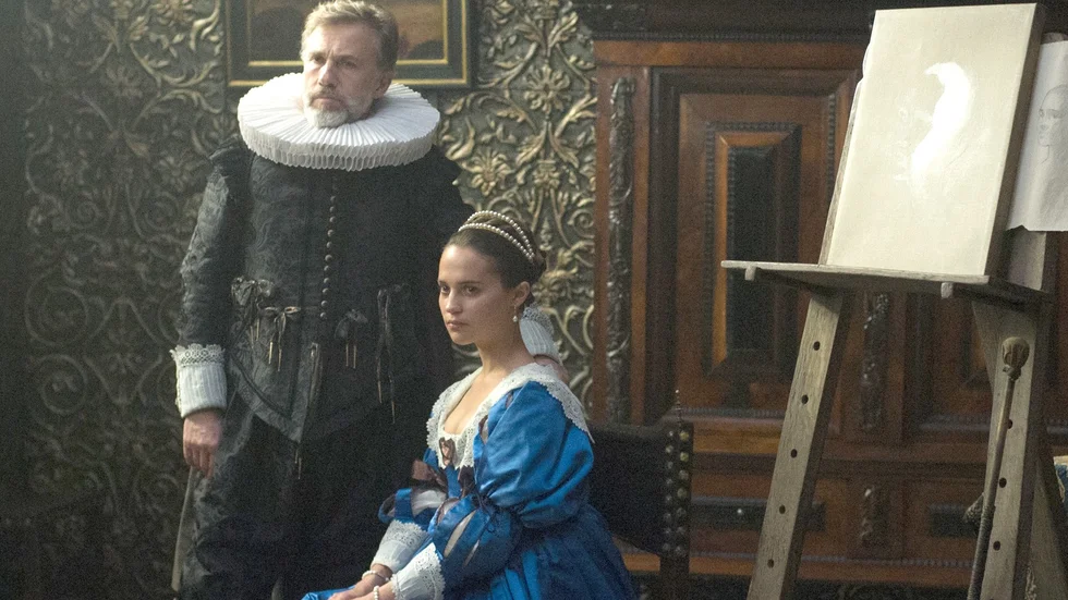 Tidstypiskt. Christoph Waltz och Alicia Vikander i ”Tulpanfeber”.
