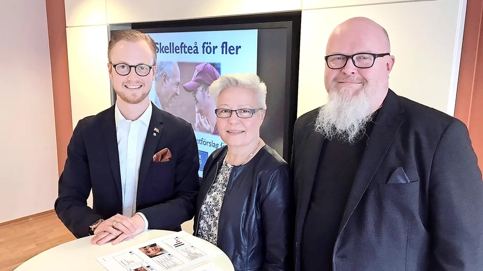 Andreas Löwenhöök (M), Carina Sundbom (C) och Per-Ivar Skogqvist (KD) presenterade Treklöverns förslag till budget. Foto: Mikael Bengtsson