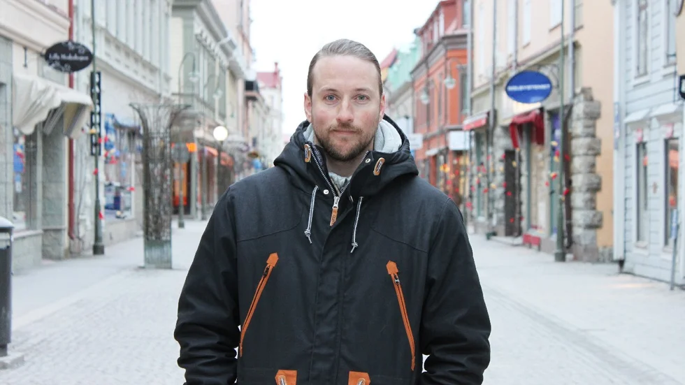 Debutant. "Micke Rönnberg är en komplicerad person för många och för att förmedla en bild så att andra förstår honom var jag först tvungen att förstå honom själv", säger Peter Wikberg.