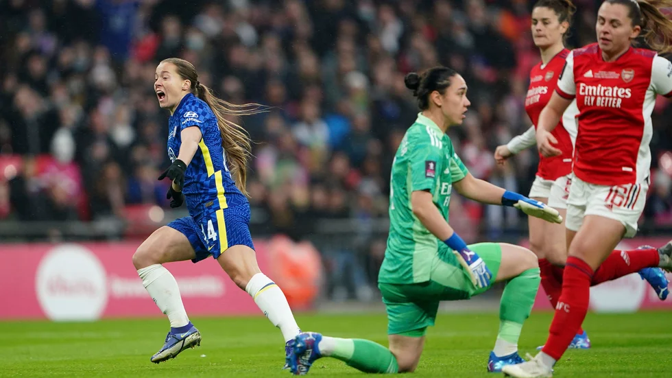 Fran Kirby, till vänster, var en av matchens lirare när Chelsea tog hem FA-cupen efter finalseger mot Arsenal.