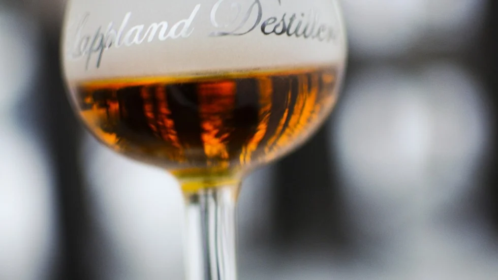 Whiskyn från Lappland Destilleri dröjer. Bolaget har en miljon kronor klara men behöver ytterligare en miljon för att kunna starta verksamheten i Arvidsjaur. Arkivbild: Joel Gustafsson
