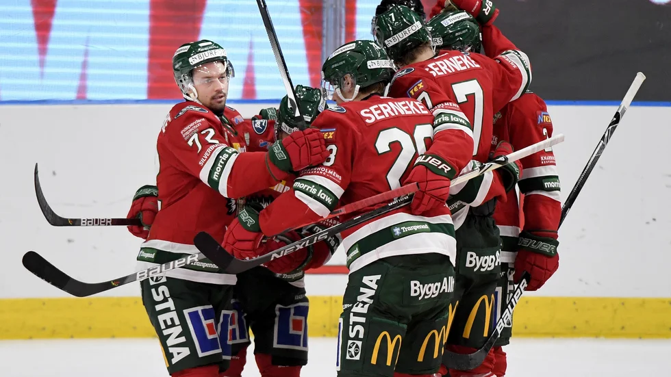 Patrik Carlsson, till vänster, gjorde två av Frölundas mål i 5–2-segern mot Leksand i CHL-kvartsfinalen. Arkivbild.