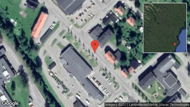 Brinnande fordon stoppar trafiken på väg 651