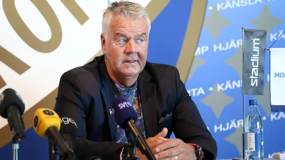 Söker. "Vi ser oss om efter målvakter" avslöjar Peter Hunt.