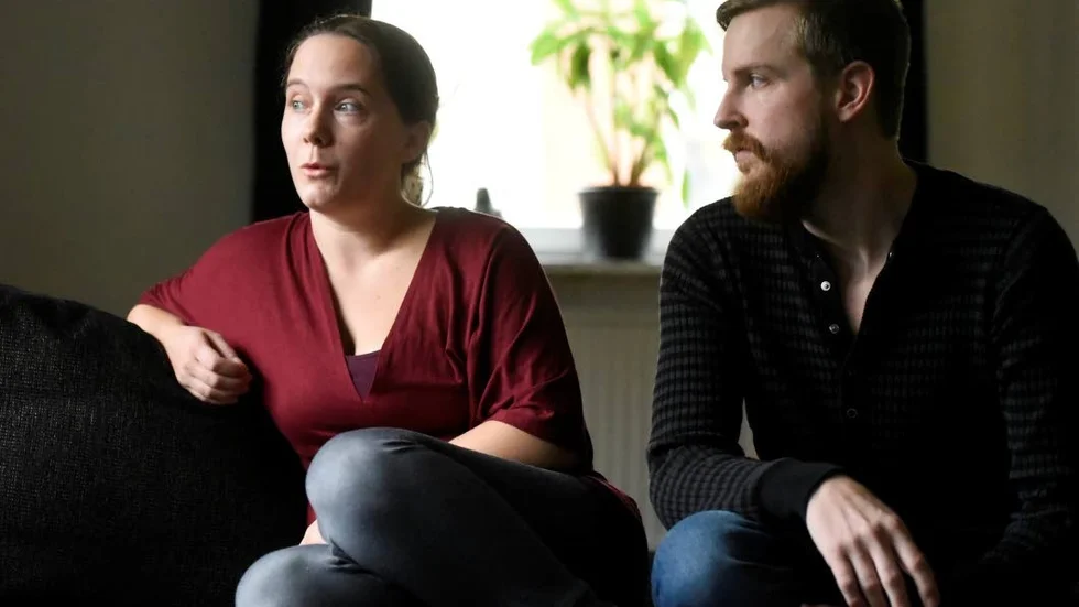 Orolig. I april fick Pernilla Ainerfors veta att hon har cellförändringar. Men den utlovade kallelseln för ny provtagning hade Kvinnokliniken missat att skicka ut, något som även pojkvännen Tobias Malmström reagerat kraftigt på.