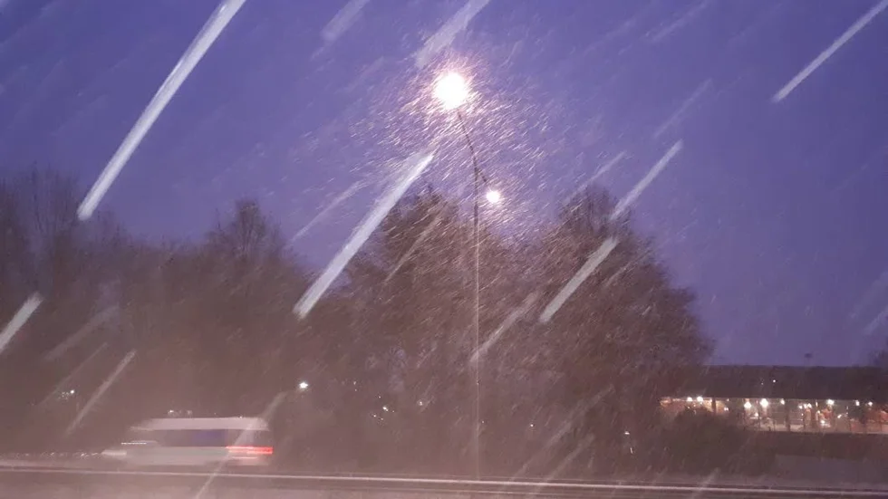 Snöslaskföre på E22