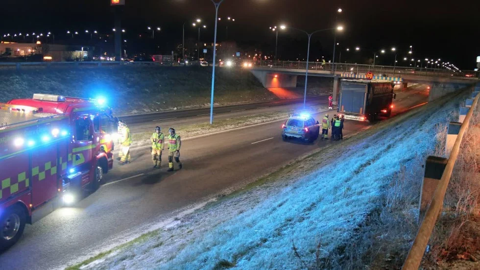 Återkommande. På tisdagen hände det igen – en lastbil fastnade under viadukten vid Finspångsrondellen.