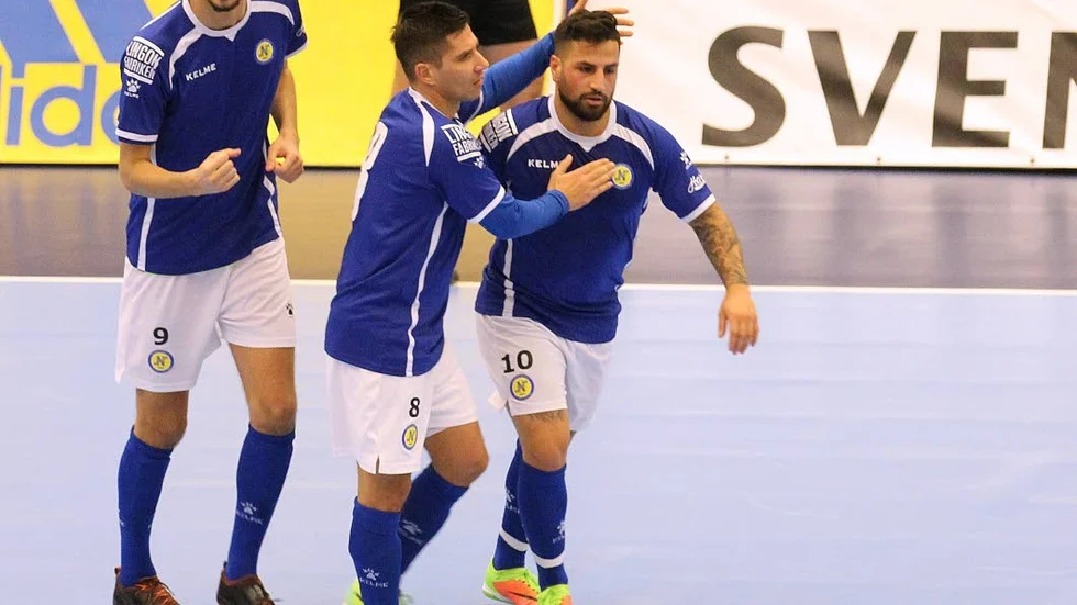Stark insats. Ignatius Malki, till höger, stod för hela fem fullträffar när NFK slog Djurgården med 10–5