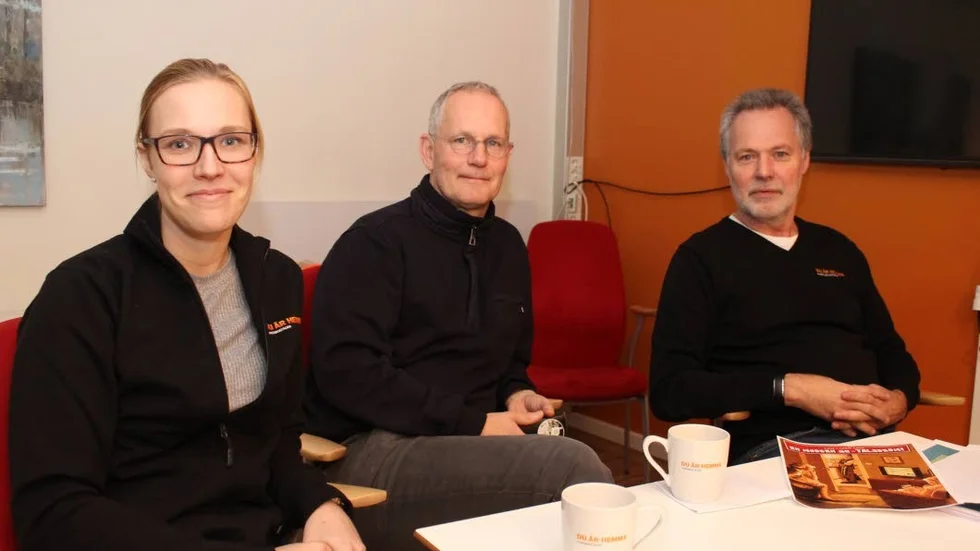Snart i mål. Det är Hyresbostäder när det gäller renoveringen av Ljuraområdet. Projektledarna Caroline Johansson och Thomas Åsberg flankerar marknadschefen Lars Löfgren.