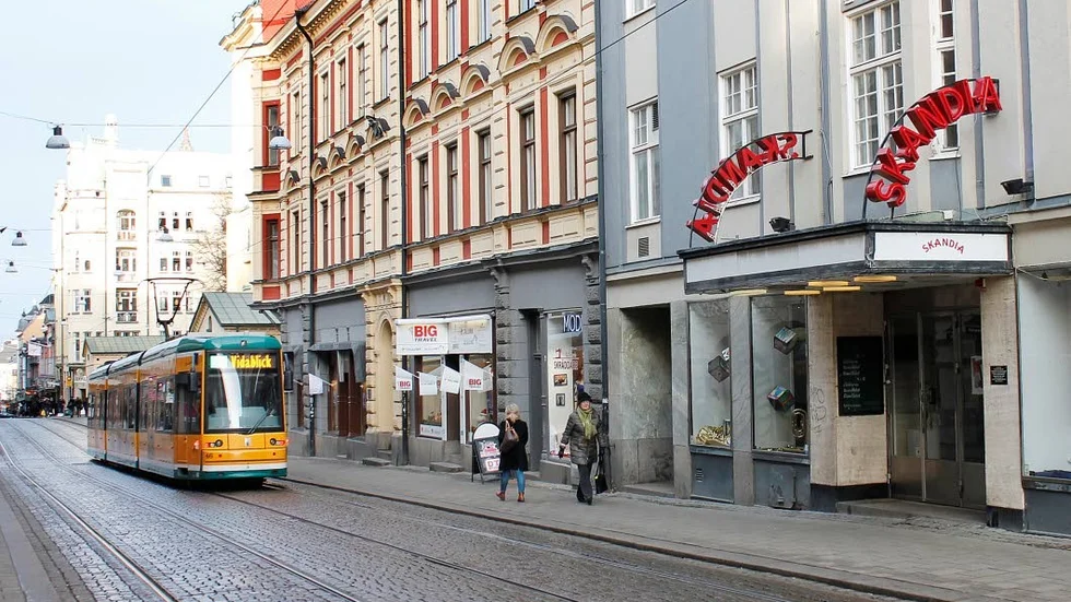 Stage Skandia. Den nya centrala mötesplatsen för äldre tonåringar.