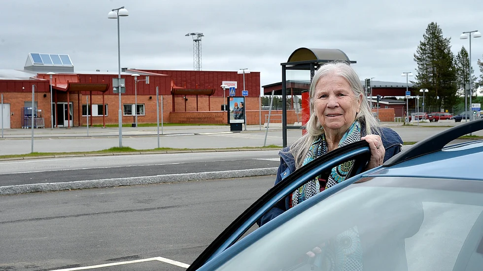 Ann-Britt Lindh, Skellefteå, åkte ut till flygplatsen för att få mera information.