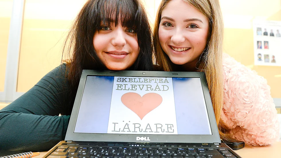 INITIATIVTAGARE Maya Gyllenberg Mansour och Clara Eriksson, som går andra året på Anderstorpsgymnasiet, är två av initiativtagarna från Skellefteås elevråd som startat kampanjen till en hemsida där gymnasielever kan ge feedback till sina egna lärare Foto: Leif Andersson.