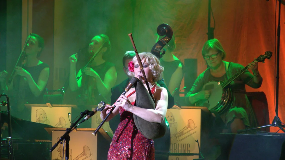 SÄCKPIPA. Svängigt och njutbart performance i ”Bag Pipe Blues”.