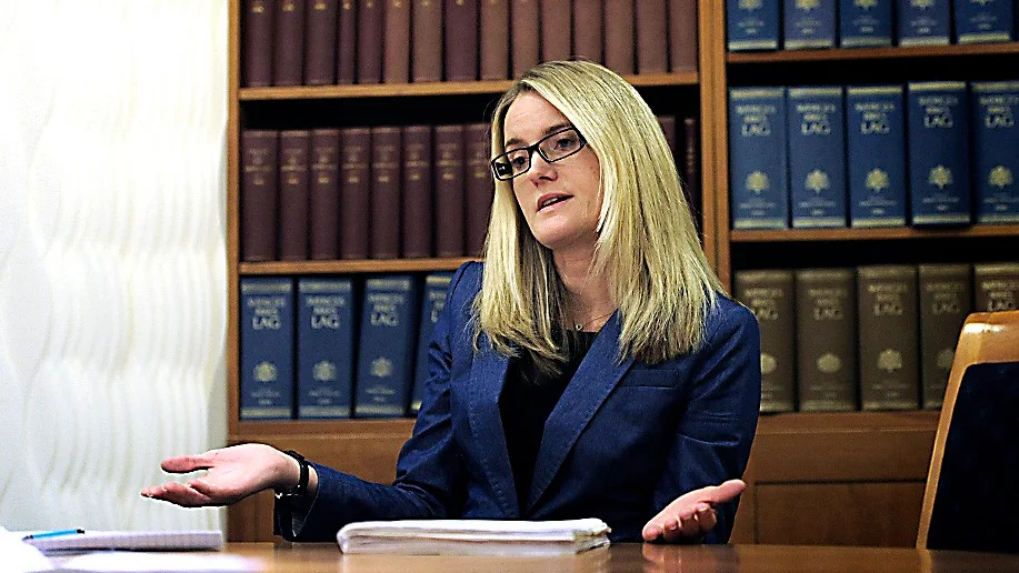 Lagen inte på barnens sida. Advokat Linda Sundlöf håller med socialsekreterarna i kritiken. Foto: Roine Sandlén.
