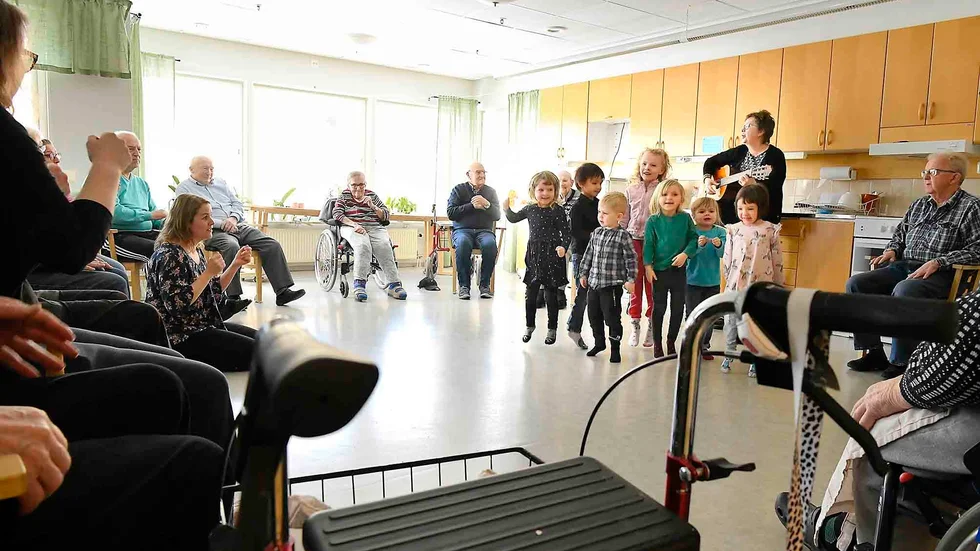 För- och grundskolenämnden vill gärna se en samlokalisering av äldreboende och förskola på västra Erikslid.