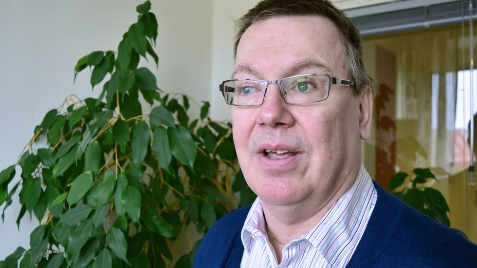 Erik Bergkvist jobbar i dag vid Region Västerbottens kontor ett stenkast från busstationen i Umeå. Snart kan politiken ta honom till Strasbourg.
