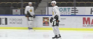 Se när Jesper Jensen gör sitt första ispass i AIK-tröjan