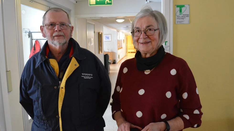 Ingemar Mörtsell och Anita Östlundh tycker att informationen kring förändringen har varit dålig och säger att många boende känner sig lurade då de räknat med matserveringen.