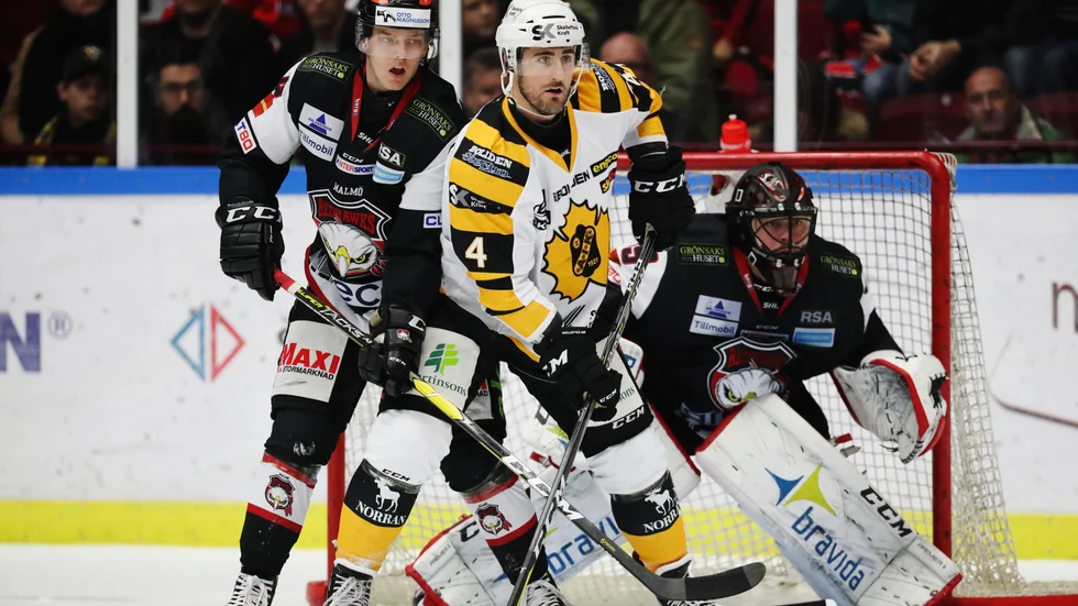 Budd Holloway får en ny center i sin kedja – Mathis Olimb tar Adam Petterssons plats mot Malmö Redhawks.