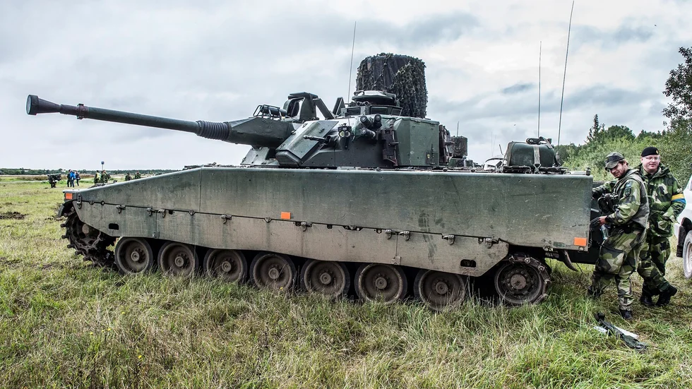 Liberalerna Enköping vill se förstärkningar överallt inom det svenska försvaret.