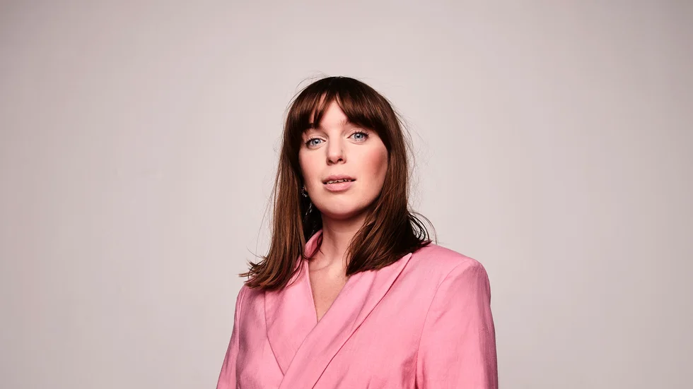 Amanda Ginsburg är en av Sveriges starkast lysande jazzstjärnor. I december kommer hon till Torshälla för att bjuda på både glimtar ur sin egen låtskatt samt en blandning julhits, något som rimmar väl med julbordet som serveras på Saga Salongen under kvällen.
