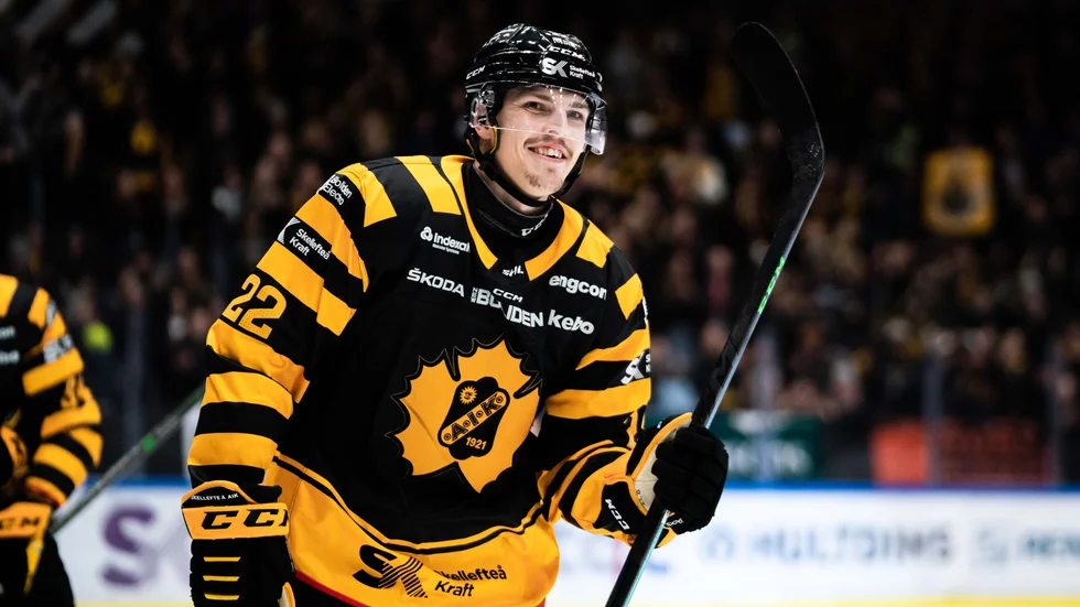 Jonathan Johnson har skrivit på ett nytt kontrakt med Skellefteå AIK. 28-åringen blir kvar i norra Västerbotten fram till sommaren 2024.