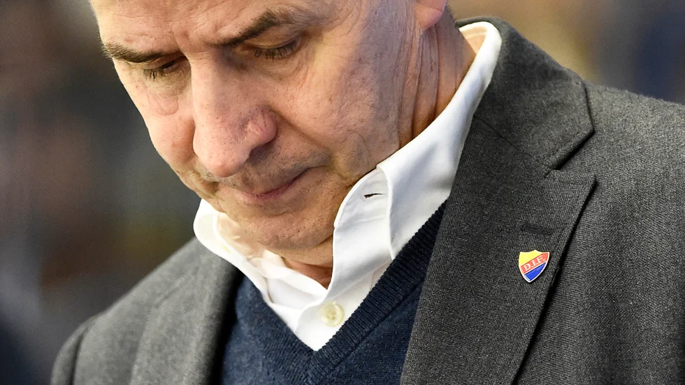 Enligt Särkijärvi har beslutet ingenting att göra med Modos resultat.