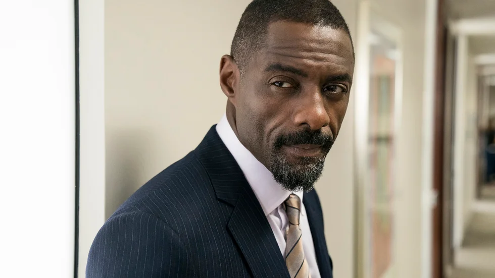 Hjälpnade hand. Idris Elba spelar advokaten som hjälper Molly när hon dras in för rätta. Foto: Michael Gibson.