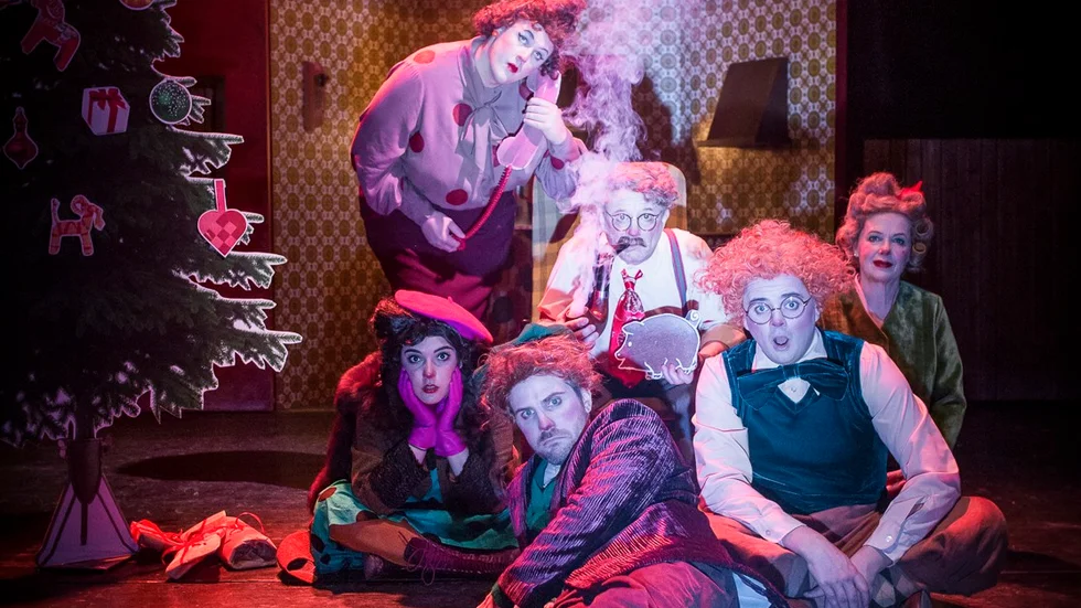Tolkningen av "Karl-Bertil Jonssons julafton" bjuder på fantastisk scenografi och en varm berättelse. 