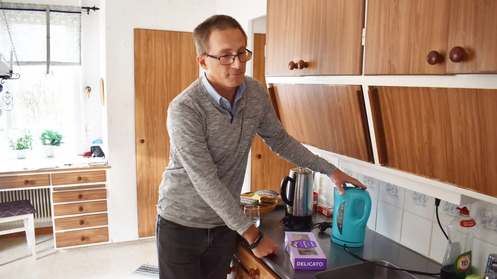 ”Bara att gå och hålla ögonen öppna blir för jobbigt. Det enda som hjälper är att stänga in sig i ett mörkt rum”, berättade Sture Eklund i ett Norranreportage för snart ett år sedan. Arkivbild: Ulrika Nohlgren. 