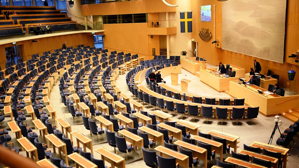 Kan inte bara partierna ta tag regeringsbildningen, menar Dennis Fahlgren. 
